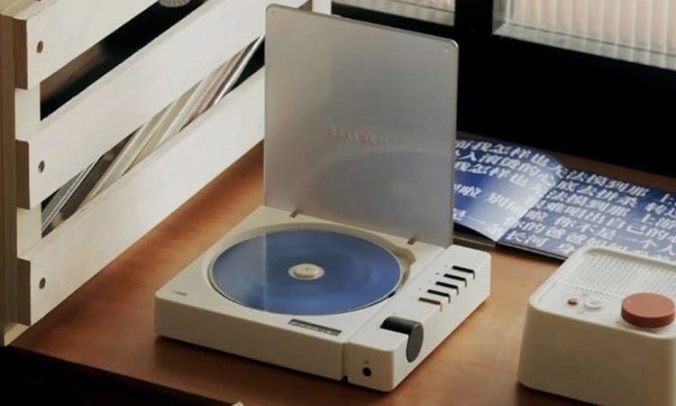 SYITREN R300 Portable Vintage CD Player with Toslink optical output, 3.5mm headphone jack, Hi-Fi audio, and Bluetooth 5.3 for pairing with headphones or speakers.
