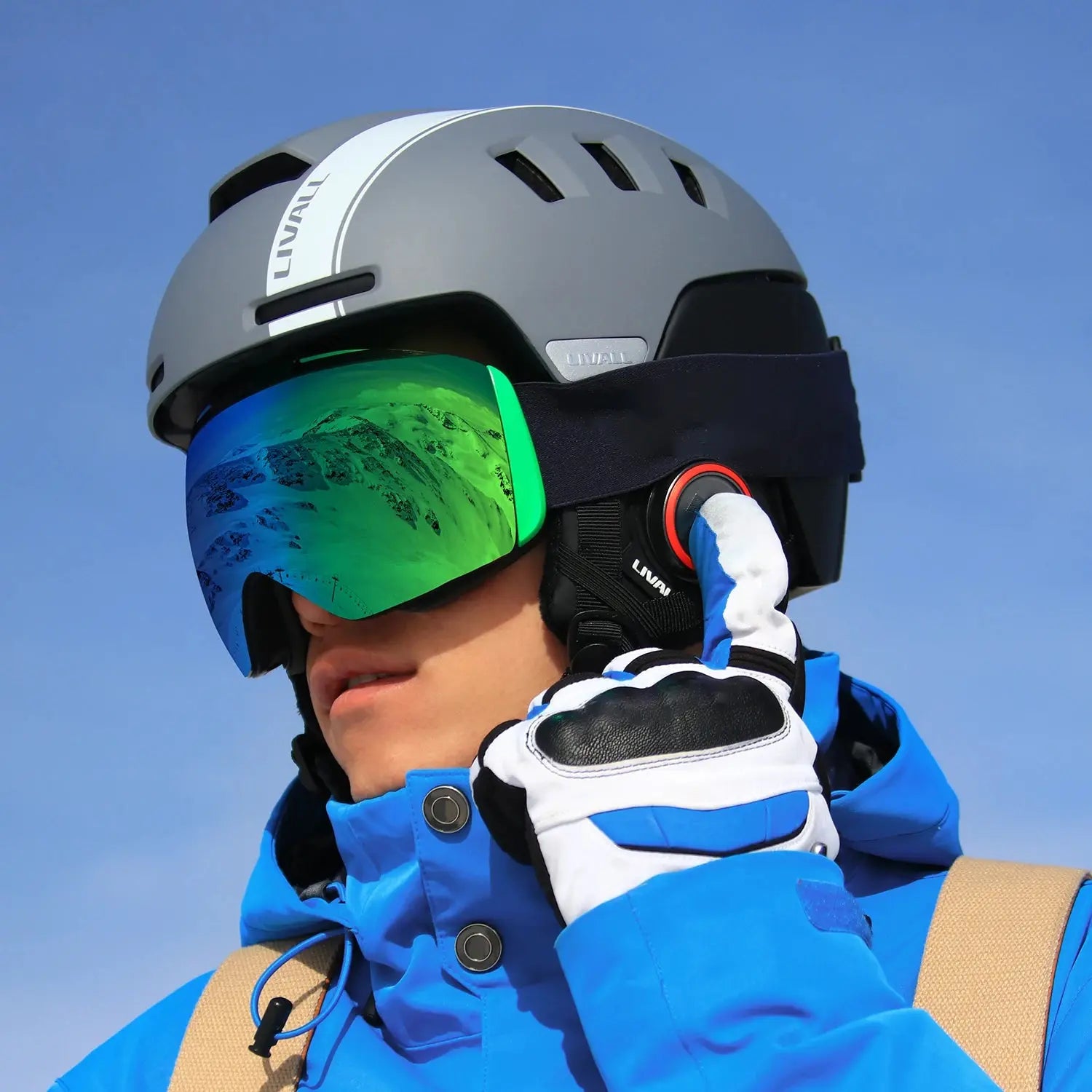 LIVALL RS1 smart ski helmet with integrated Bluetooth speakers, PTT walkie-talkie, built-in denoising microphone, live location sharing, fall detection, and impact protection for a safer and more connected skiing experience.