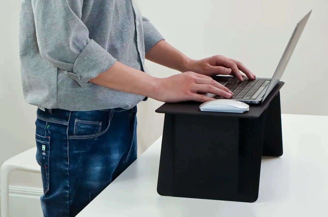 iSwift Pi Paper-Thin Durable Laptop Desk for Bed and Office2