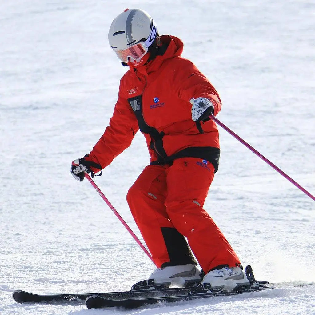 LIVALL RS1 smart ski helmet with integrated Bluetooth speakers, PTT walkie-talkie, built-in denoising microphone, live location sharing, fall detection, and impact protection for a safer and more connected skiing experience.