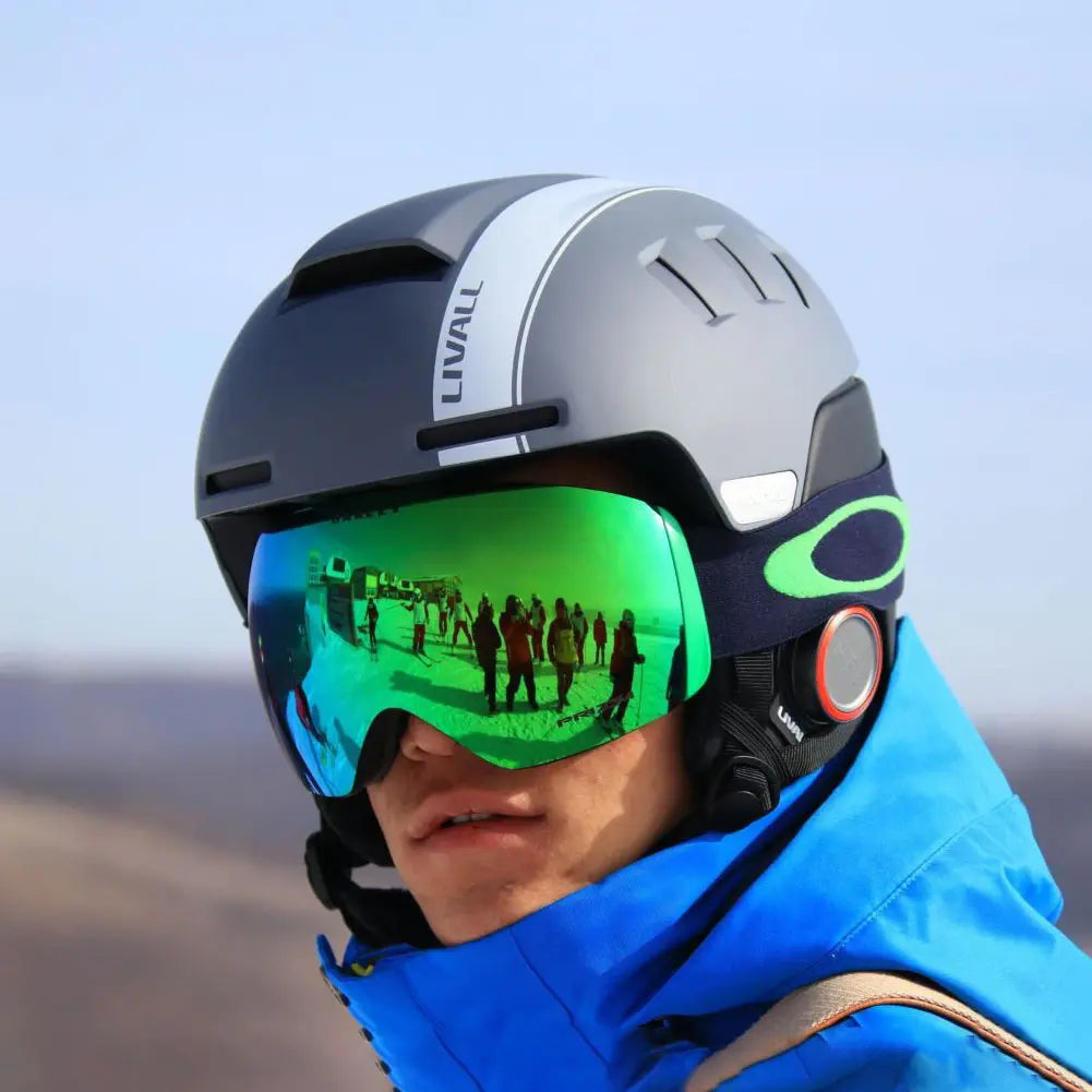 LIVALL RS1 smart ski helmet with integrated Bluetooth speakers, PTT walkie-talkie, built-in denoising microphone, live location sharing, fall detection, and impact protection for a safer and more connected skiing experience.